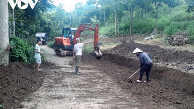 Người dân Lào Cai nô nức làm đường giao thông  xây dựng nông thôn mới.