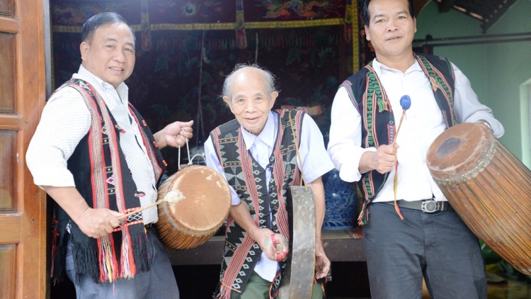 Chr’hoong Nam Đông: Zư lêy văn hoá chiing goong