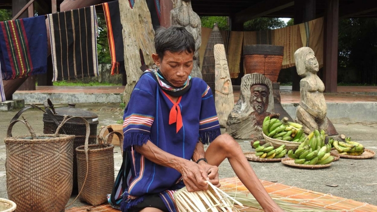 Kon Tum ư-ang bơni mơnuih thâo phiăn đưm pơgang hăng ngă tui phiăn juăt đưm 