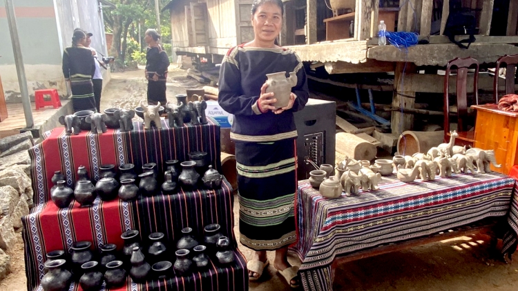 Dak Lak: Pơđut anih pơtô hăng pơhrăm man gŏ lŏn Bơnông 