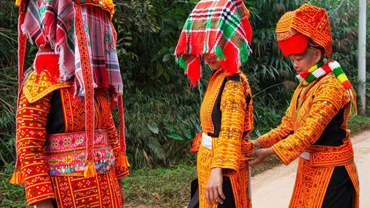 Cách giữ gìn trang phục truyền thống của người Dao Lô Gang ở Ba Chẽ