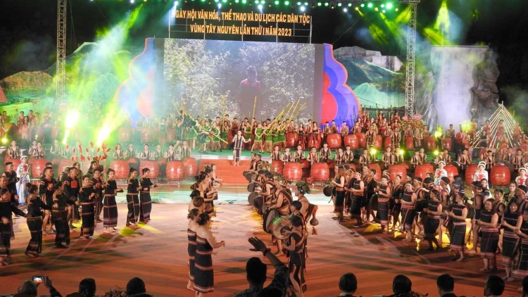 Hrơi jơnum ngui “Đại ngàn Tây Nguyên - Tinh hoa hội tụ” ƀơi Kon Tum