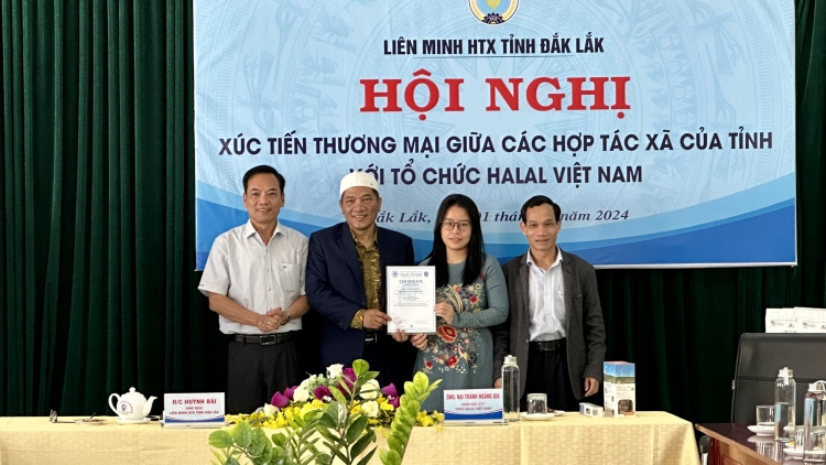 Đắk Lắk tơlĕch trong tĕch mơdro ăn dôm HTX hăm anih jang Halal Việt Nam