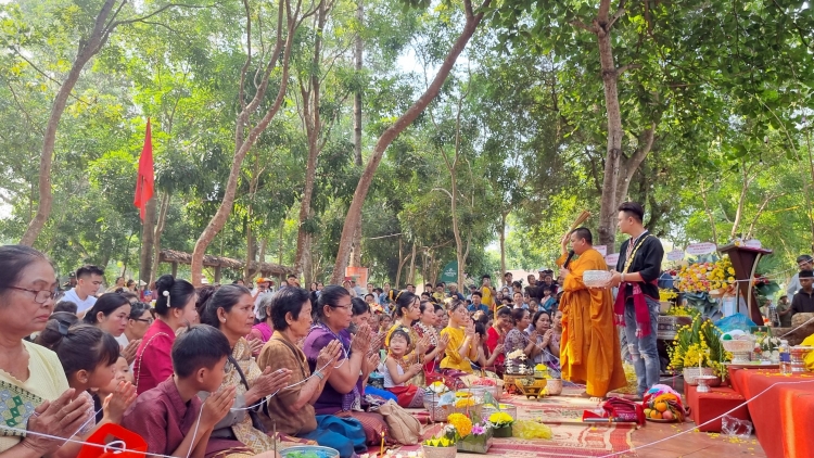 Dik dak Tết Bunpimay ƀơi tơring glông Buôn Đôn, tơring čar Dak Lak 