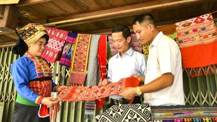 Đặc sắc nghề dệt thổ cẩm của đồng bào dân tộc Lào ở Mường Luân