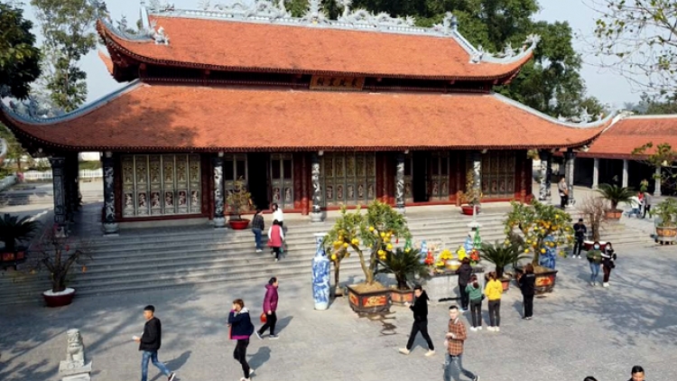 Thăm đền Đông Cuông ở Yên Bái