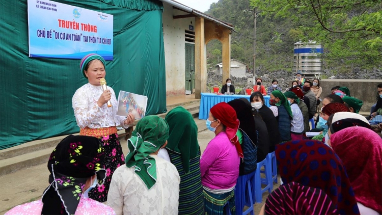 Tổ truyền thông cộng đồng thôn Suối Chín Ván vận động thành công dòng họ Thào thực hiện nếp sông mới trong tổ chức tang ma