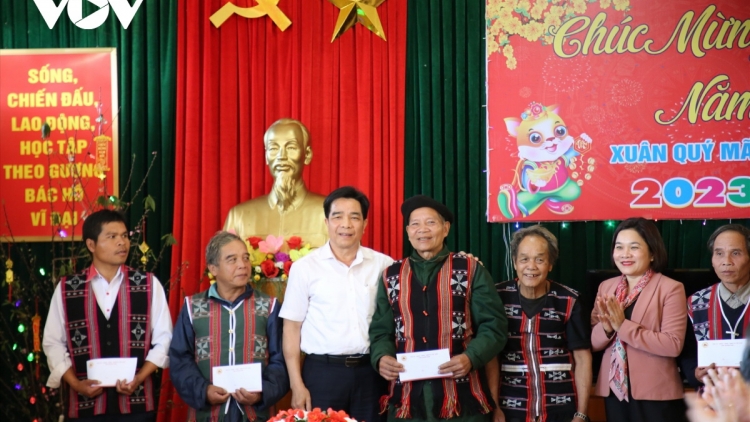 Đảng viên gương mẫu thực hiện chương trình Mục tiêu Quốc gia