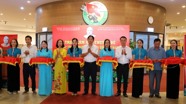 Triển lãm ảnh Bác Tôn với Quân đội nhân dân Việt Nam