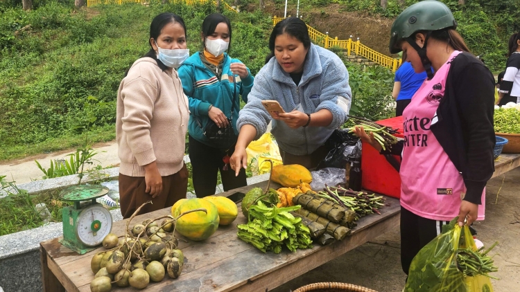 Chợ phiên nông sản độc đáo vùng cao ở Khánh Hòa