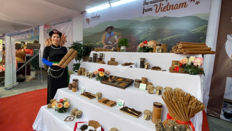  Ngon tô thứ 7 mự 11 căm bườn 01 pì 2025 – Phọn nương Pàng hội Que Vằn Yền – Yền Bái