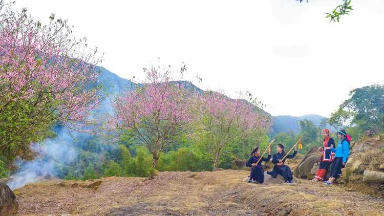 DƯƠNG CHỒM BÚNG ĐIN HÀ GIANG CHANG SLÌ XUÂN MẤƯ