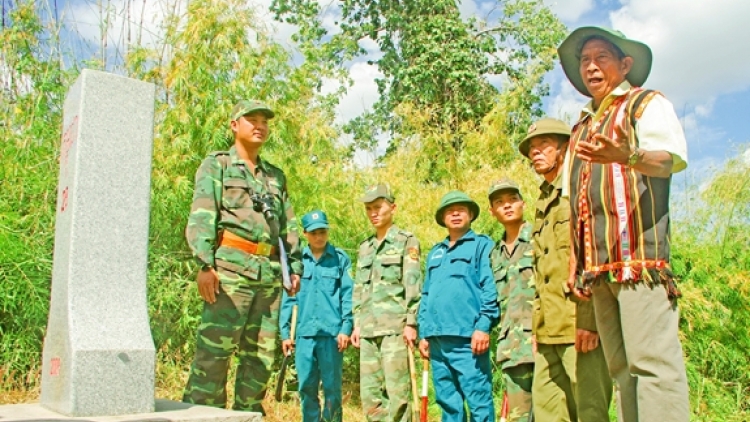 Ƀô̆ đô̆i tơblăh kơtang (Bộ đội Cụ Hồ)