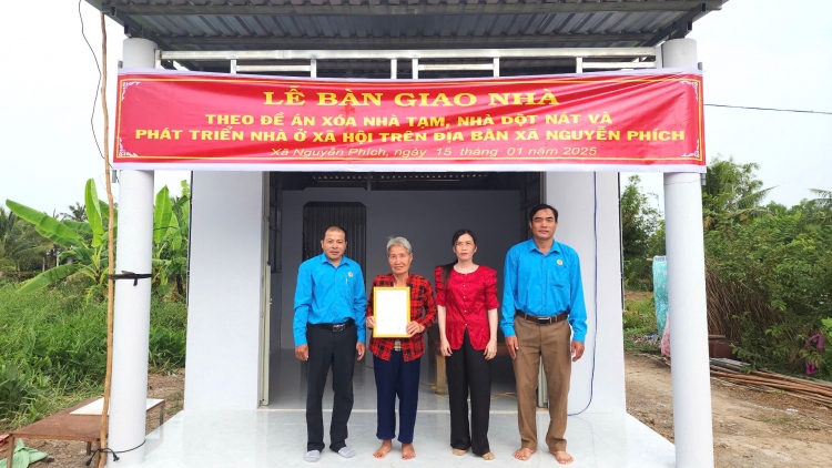 កាម៉ាវជម្រុញវឌ្ឍនភាពបំបាត់ផ្ទះបណ្តោះអាសន្ន 