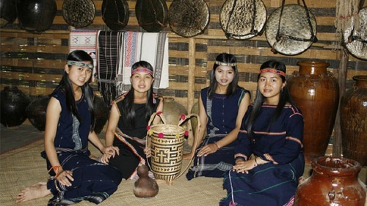 Tơrŭm pơla mâu hdroâng kuăn ngo nhŏng o