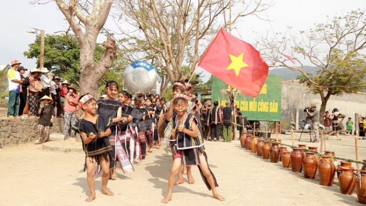 Jreng Jrong (Ca ngợi quê hương tươi đẹp)