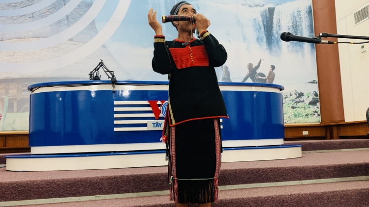 Tơdŭt - Idrâp ki krih tơviah dêi mơngế Rơđế