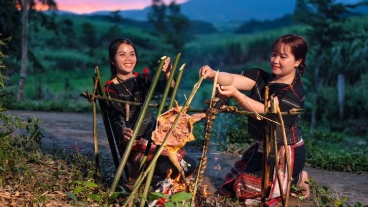 Đàn chim trắng (Tơpôl xem kok)