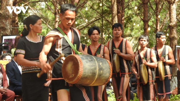 Jơnau lồi poh : “Gàr săp ntas cing- lơh gơrề hwềng ƀòn” 