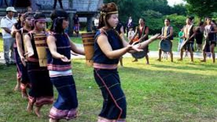 Em ở lại mạnh giỏi 
