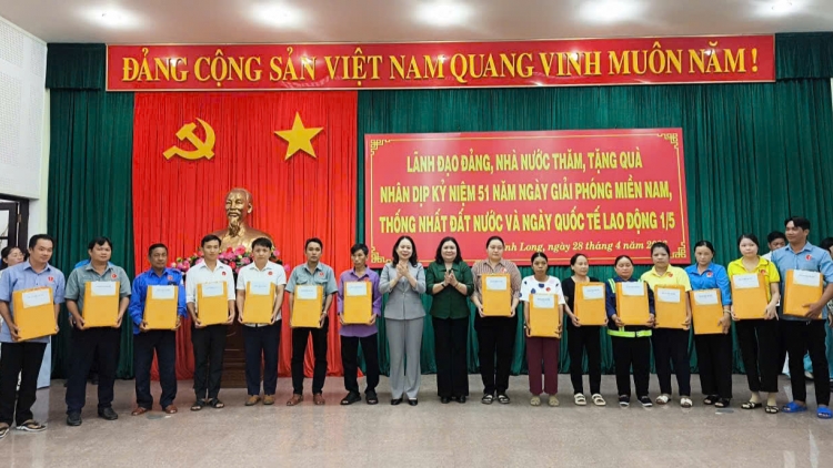 Groi Kruanh dak Võ Thị Ánh Xuân an ndơ ân rnăk dơi kơl, phung pah kan, oh kon se ach o ta Vĩnh Long 