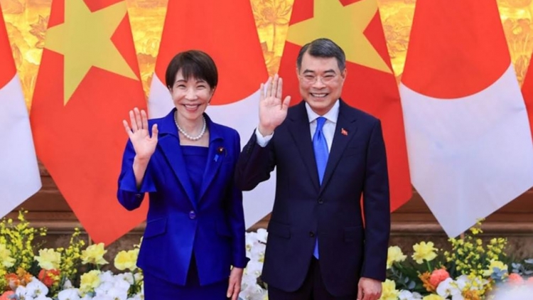 Thủ tướng Nhật Bản Takaichi Sanae lôch ueh rơh tât khâl ngăn ngên ta Việt Nam.