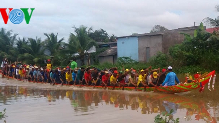 Sẵn sàng cho lễ hội đua ghe Ngo