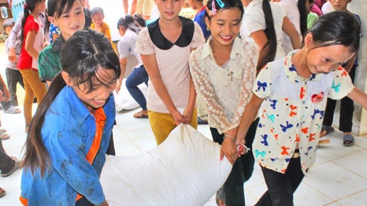 Nghệ An hỗ trợ gạo cho học sinh miền núi