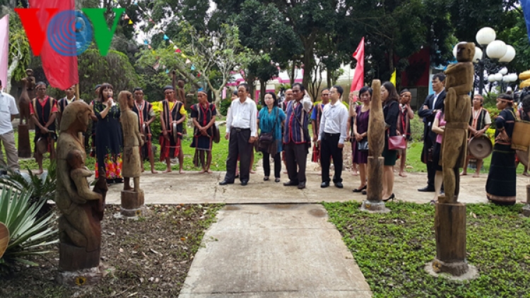 Trưng bày tượng gỗ dân gian Ba Na, Gia rai