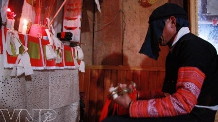 Người Mông quay về với phong tục truyền thống