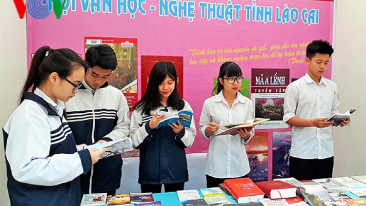 Lào Cai quyên tặng 10.000 đầu sách cho trẻ em nghèo