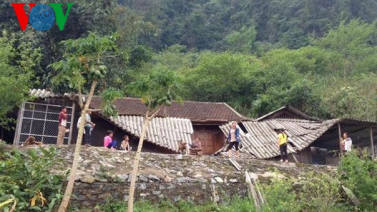 Lốc xoáy sập nhiều nhà dân ở miền núi Nghệ An