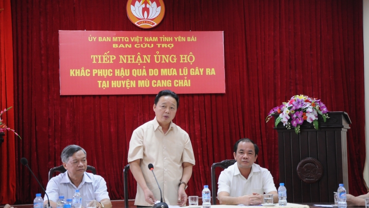Bộ trưởng Trần Hồng Hà khảo sát và hỗ trợ nhân dân vùng lũ Yên Bái