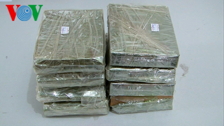 Bắt trưởng thôn vận chuyển 8 bánh heroin