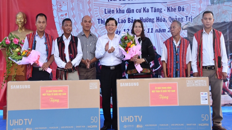 Phó Chủ tịch Trung ương Ủy ban MTTQ Việt Nam tham dự “Ngày hội đại đoàn kết toàn dân tộc” tại tỉnh Quảng Trị