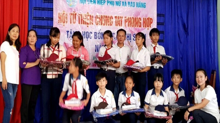 Tây Ninh tặng học bổng cho nữ học sinh nghèo vùng biên giới