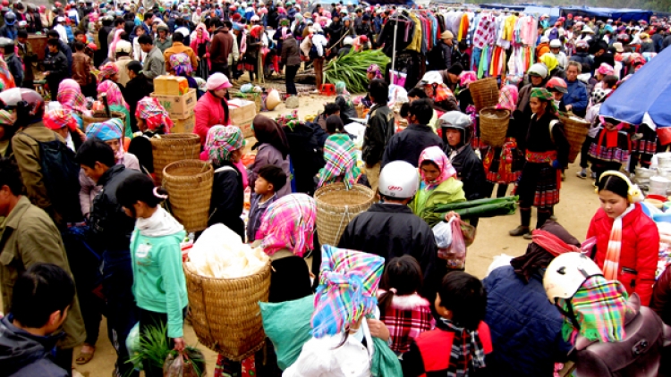 Đi chợ Tết San Thàng