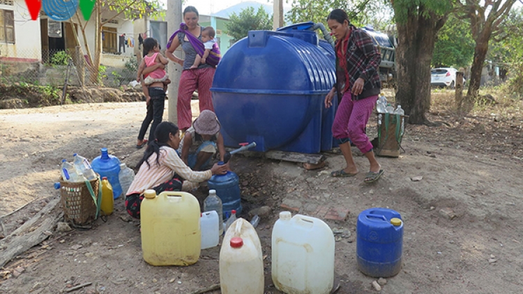 Dân Kon Tum thiếu nước sinh hoạt