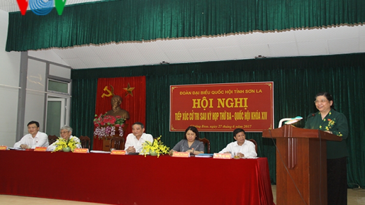 Phó Chủ tịch Quốc hội Tòng Thị Phóng tiếp xúc cử tri tại xã Chiềng Đen