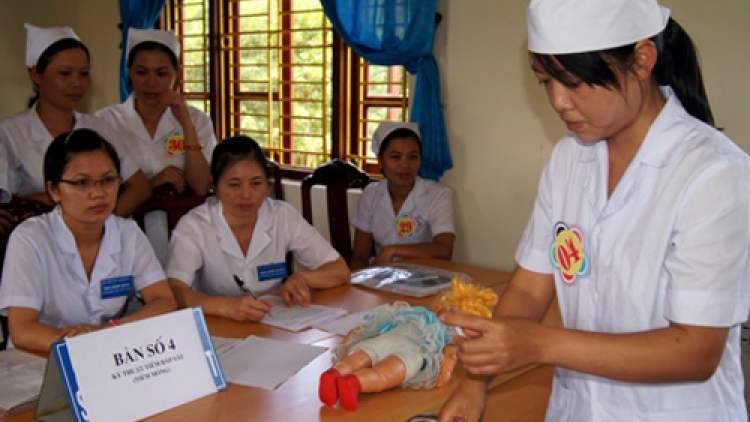 Na Rì coi trọng việc nâng cao trình độ cho thầy thuốc