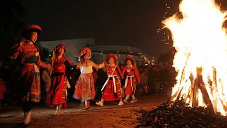 Lễ hội nhảy lửa của dân tộc Pà Thẻn