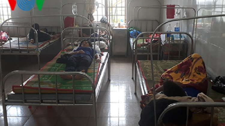 30 học sinh trường dân tộc nội trú nhập viện, nghi do ngộ độc thức ăn