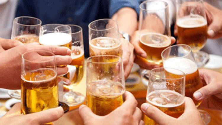Cần có chế tài nghiêm khắc với lạm dụng rượu bia