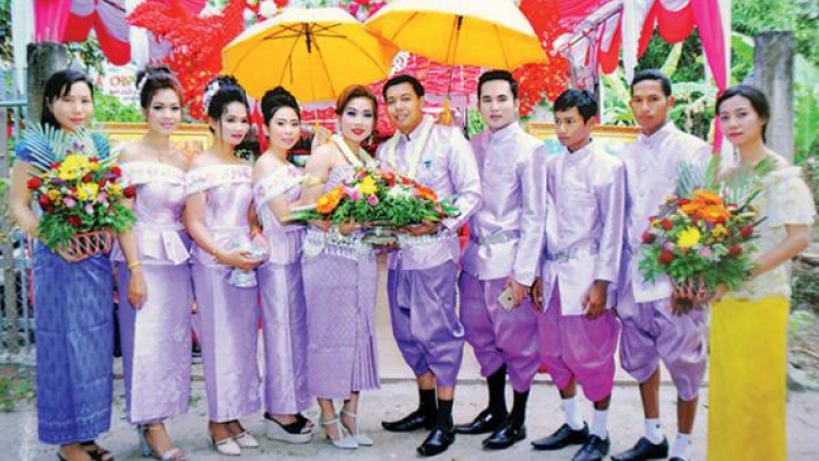 Cô dâu Khmer thách cưới cả một căn nhà