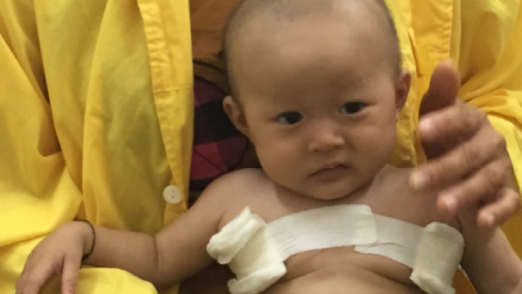 7 tháng tuổi, bé Thoa đã mắc nhiều bệnh nguy hiểm