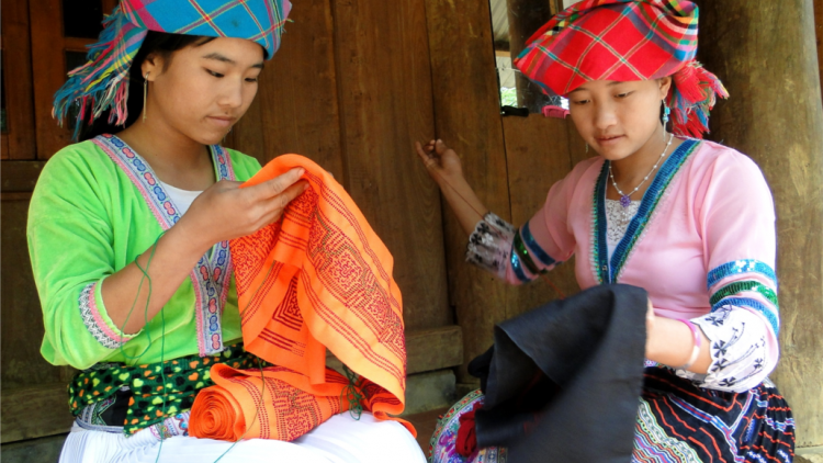 Văn hóa thu hút du khách tới những bản Mông Lai Châu