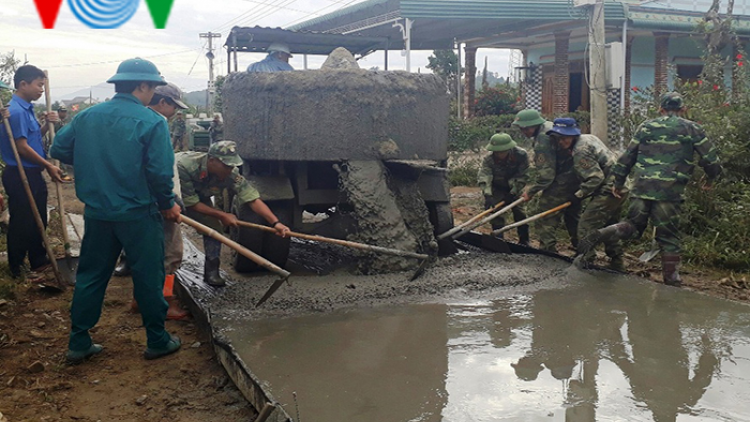 Đắk Nông: Đường nông thôn thắm đượm nghĩa tình quân - dân