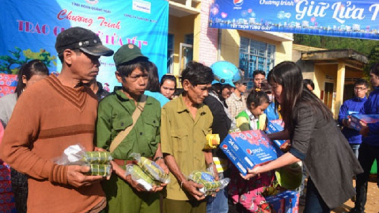 Gần 40 ngàn hộ nghèo Quảng Ngãi được nhận quà Tết