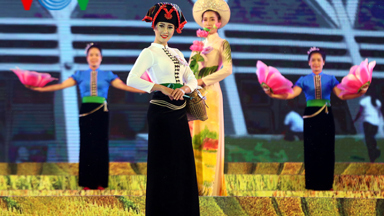 Ngắm sắc phục rực rỡ của các dân tộc thiểu số ở Điện Biên