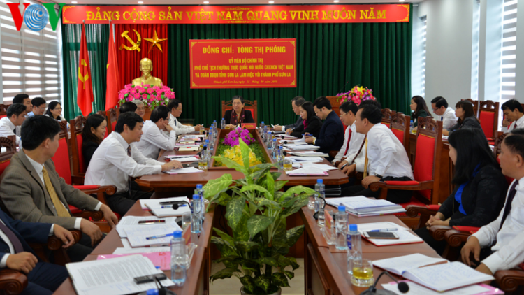 Phó Chủ tịch Thường trực Quốc hội Tòng Thị Phóng làm việc tại Sơn La